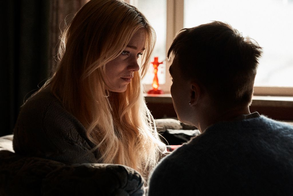 Kuva: Ilkka Saastamoinen / Tekele Productions/ Yle. Räjähdysherkkä-sarjasta, näyttelijät Elsa Lagerstedt ja Pietari Karttunen.